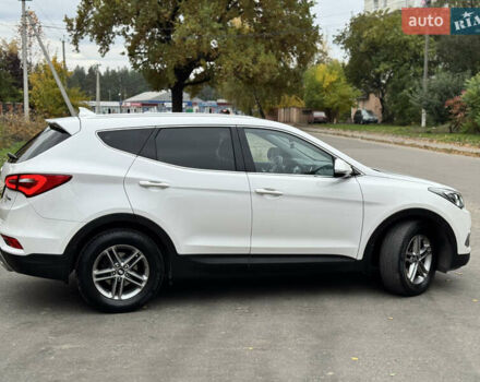 Белый Хендай Санта Фе, объемом двигателя 2.2 л и пробегом 146 тыс. км за 18500 $, фото 4 на Automoto.ua