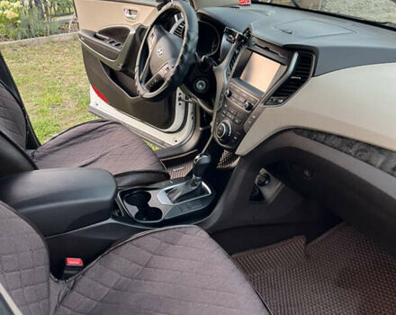 Белый Хендай Санта Фе, объемом двигателя 2.36 л и пробегом 111 тыс. км за 15000 $, фото 17 на Automoto.ua