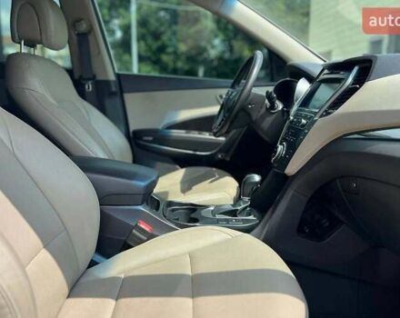 Белый Хендай Санта Фе, объемом двигателя 2.36 л и пробегом 165 тыс. км за 15500 $, фото 21 на Automoto.ua