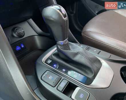 Белый Хендай Санта Фе, объемом двигателя 2 л и пробегом 211 тыс. км за 23850 $, фото 6 на Automoto.ua