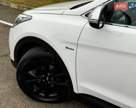 Белый Хендай Санта Фе, объемом двигателя 2.2 л и пробегом 211 тыс. км за 21990 $, фото 10 на Automoto.ua