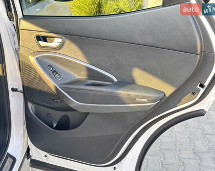 Белый Хендай Санта Фе, объемом двигателя 2.2 л и пробегом 156 тыс. км за 23600 $, фото 51 на Automoto.ua