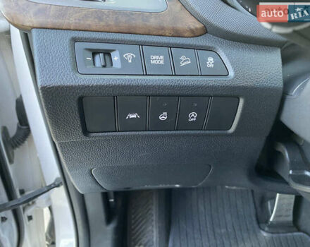 Белый Хендай Санта Фе, объемом двигателя 2 л и пробегом 211 тыс. км за 23850 $, фото 5 на Automoto.ua