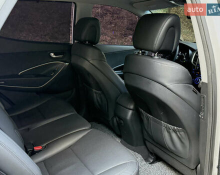 Белый Хендай Санта Фе, объемом двигателя 2 л и пробегом 183 тыс. км за 19555 $, фото 12 на Automoto.ua