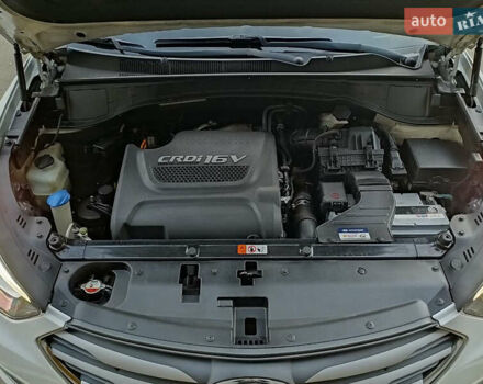 Білий Хендай Санта Фе, об'ємом двигуна 2 л та пробігом 189 тис. км за 18888 $, фото 30 на Automoto.ua