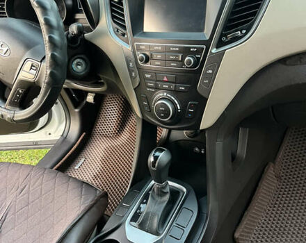 Белый Хендай Санта Фе, объемом двигателя 2.36 л и пробегом 111 тыс. км за 15000 $, фото 18 на Automoto.ua