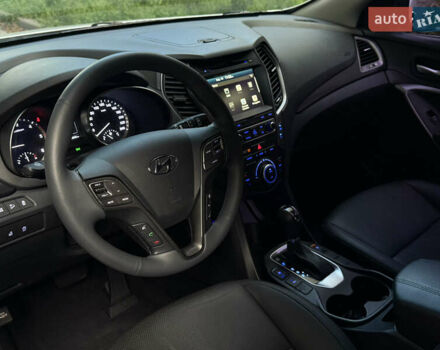 Белый Хендай Санта Фе, объемом двигателя 2 л и пробегом 183 тыс. км за 19555 $, фото 4 на Automoto.ua