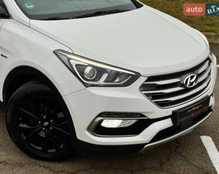 Белый Хендай Санта Фе, объемом двигателя 2.2 л и пробегом 211 тыс. км за 21990 $, фото 2 на Automoto.ua
