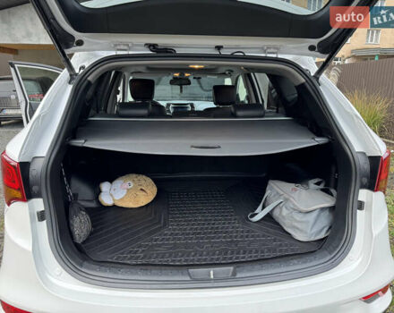 Белый Хендай Санта Фе, объемом двигателя 2.2 л и пробегом 168 тыс. км за 23300 $, фото 25 на Automoto.ua