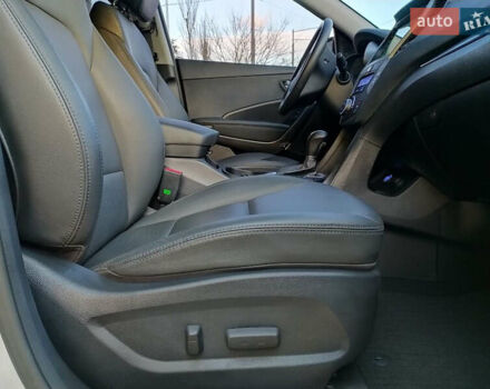 Білий Хендай Санта Фе, об'ємом двигуна 2 л та пробігом 189 тис. км за 18888 $, фото 12 на Automoto.ua