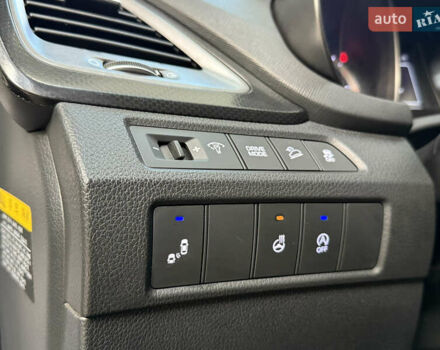 Белый Хендай Санта Фе, объемом двигателя 2 л и пробегом 183 тыс. км за 19555 $, фото 5 на Automoto.ua