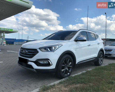 Белый Хендай Санта Фе, объемом двигателя 2 л и пробегом 211 тыс. км за 23850 $, фото 1 на Automoto.ua