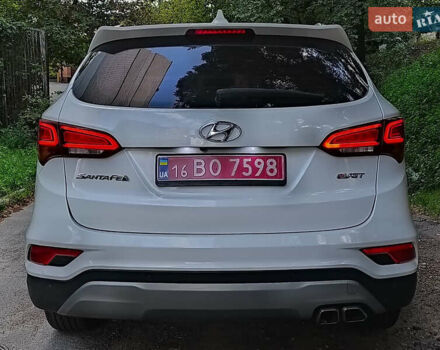 Белый Хендай Санта Фе, объемом двигателя 2 л и пробегом 183 тыс. км за 19555 $, фото 9 на Automoto.ua