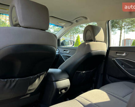 Белый Хендай Санта Фе, объемом двигателя 2.4 л и пробегом 88 тыс. км за 17500 $, фото 13 на Automoto.ua