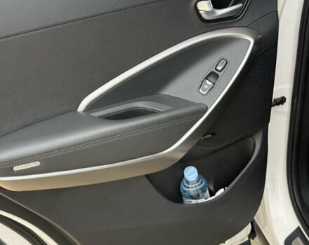 Белый Хендай Санта Фе, объемом двигателя 2.36 л и пробегом 110 тыс. км за 18000 $, фото 5 на Automoto.ua