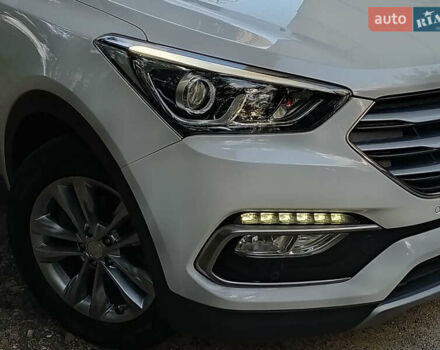 Белый Хендай Санта Фе, объемом двигателя 2 л и пробегом 183 тыс. км за 19555 $, фото 13 на Automoto.ua