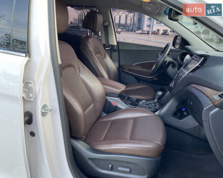 Белый Хендай Санта Фе, объемом двигателя 2 л и пробегом 211 тыс. км за 23850 $, фото 9 на Automoto.ua