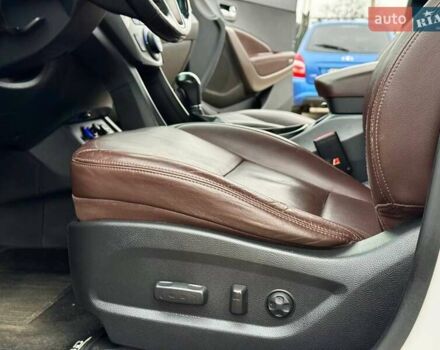 Белый Хендай Санта Фе, объемом двигателя 2.2 л и пробегом 211 тыс. км за 21990 $, фото 20 на Automoto.ua