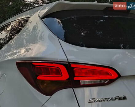 Белый Хендай Санта Фе, объемом двигателя 2 л и пробегом 183 тыс. км за 19555 $, фото 14 на Automoto.ua