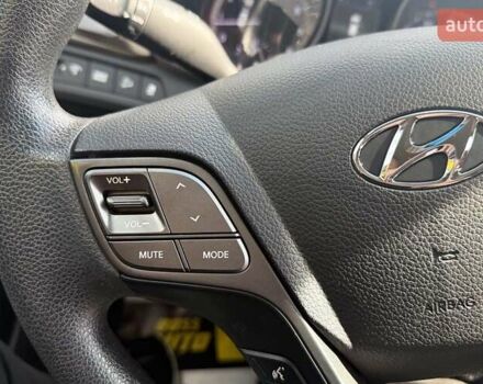 Белый Хендай Санта Фе, объемом двигателя 2.36 л и пробегом 65 тыс. км за 17500 $, фото 13 на Automoto.ua