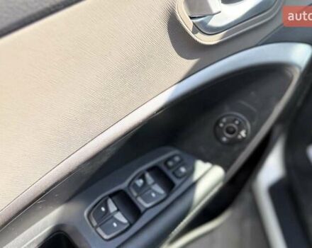 Белый Хендай Санта Фе, объемом двигателя 2.36 л и пробегом 65 тыс. км за 17500 $, фото 9 на Automoto.ua