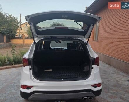 Белый Хендай Санта Фе, объемом двигателя 2.2 л и пробегом 367 тыс. км за 17500 $, фото 3 на Automoto.ua