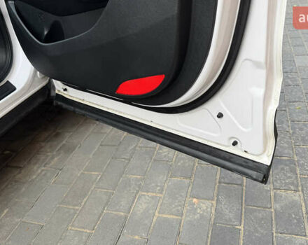 Білий Хендай Санта Фе, об'ємом двигуна 2.2 л та пробігом 141 тис. км за 22500 $, фото 97 на Automoto.ua