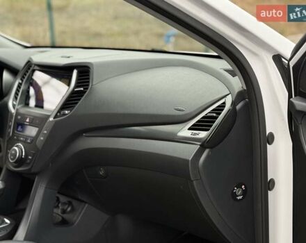 Белый Хендай Санта Фе, объемом двигателя 2.2 л и пробегом 141 тыс. км за 22900 $, фото 40 на Automoto.ua