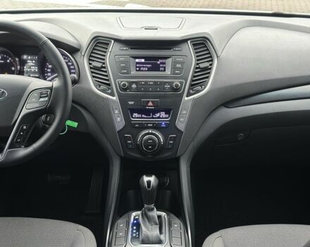 Белый Хендай Санта Фе, объемом двигателя 2.2 л и пробегом 281 тыс. км за 15900 $, фото 12 на Automoto.ua