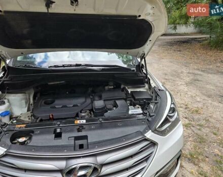 Білий Хендай Санта Фе, об'ємом двигуна 2.36 л та пробігом 134 тис. км за 16000 $, фото 26 на Automoto.ua