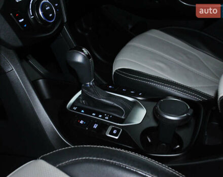 Белый Хендай Санта Фе, объемом двигателя 2.2 л и пробегом 109 тыс. км за 24900 $, фото 26 на Automoto.ua