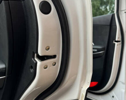 Білий Хендай Санта Фе, об'ємом двигуна 2.2 л та пробігом 141 тис. км за 22500 $, фото 116 на Automoto.ua