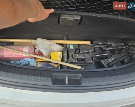 Белый Хендай Санта Фе, объемом двигателя 2.2 л и пробегом 367 тыс. км за 17500 $, фото 4 на Automoto.ua