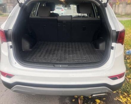 Белый Хендай Санта Фе, объемом двигателя 2.36 л и пробегом 180 тыс. км за 18200 $, фото 7 на Automoto.ua