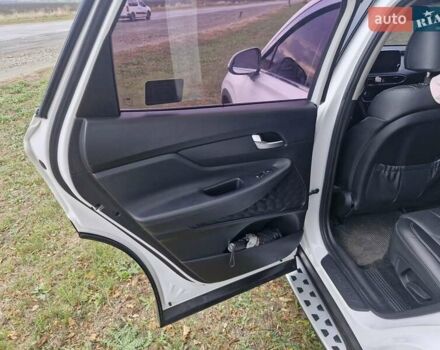 Хендай Санта Фе 2018 в Смеле на Automoto.ua Белый Хендай Санта Фе, объемом двигателя 2 л и пробегом 55 тыс. км за 27000 $, фото 15 на Automoto.ua