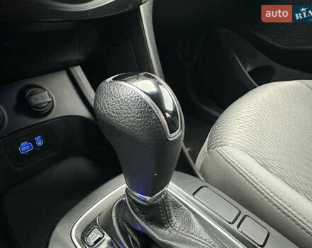 Білий Хендай Санта Фе, об'ємом двигуна 2.36 л та пробігом 98 тис. км за 14800 $, фото 27 на Automoto.ua