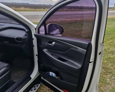 Хендай Санта Фе 2018 в Смеле на Automoto.ua Белый Хендай Санта Фе, объемом двигателя 2 л и пробегом 55 тыс. км за 27000 $, фото 17 на Automoto.ua