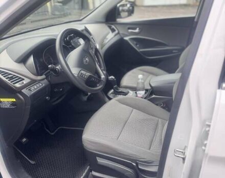 Белый Хендай Санта Фе, объемом двигателя 2.36 л и пробегом 180 тыс. км за 18200 $, фото 5 на Automoto.ua