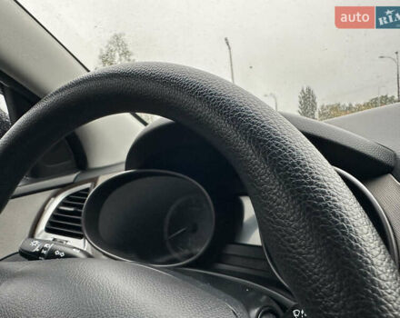 Білий Хендай Санта Фе, об'ємом двигуна 2.36 л та пробігом 98 тис. км за 14800 $, фото 24 на Automoto.ua