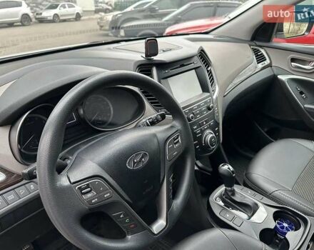 Белый Хендай Санта Фе, объемом двигателя 2.4 л и пробегом 126 тыс. км за 16300 $, фото 6 на Automoto.ua