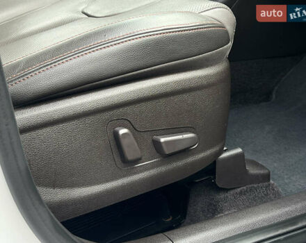 Белый Хендай Санта Фе, объемом двигателя 2.2 л и пробегом 169 тыс. км за 31034 $, фото 49 на Automoto.ua