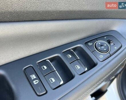 Белый Хендай Санта Фе, объемом двигателя 2.4 л и пробегом 80 тыс. км за 27500 $, фото 12 на Automoto.ua