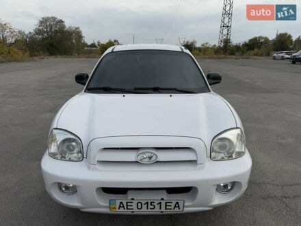 Белый Хендай Санта Фе, объемом двигателя 2 л и пробегом 323 тыс. км за 8000 $, фото 1 на Automoto.ua