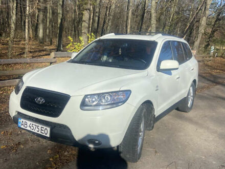 Белый Хендай Санта Фе, объемом двигателя 2.66 л и пробегом 250 тыс. км за 9200 $, фото 1 на Automoto.ua