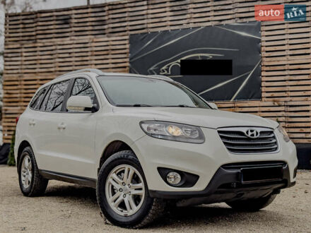 Белый Хендай Санта Фе, объемом двигателя 2.2 л и пробегом 209 тыс. км за 12900 $, фото 1 на Automoto.ua