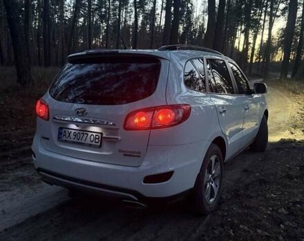 Белый Хендай Санта Фе, объемом двигателя 2.2 л и пробегом 240 тыс. км за 13500 $, фото 1 на Automoto.ua