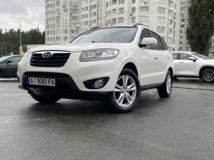 Белый Хендай Санта Фе, объемом двигателя 2.2 л и пробегом 236 тыс. км за 12900 $, фото 1 на Automoto.ua