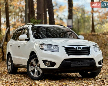 Белый Хендай Санта Фе, объемом двигателя 2.2 л и пробегом 218 тыс. км за 12450 $, фото 1 на Automoto.ua