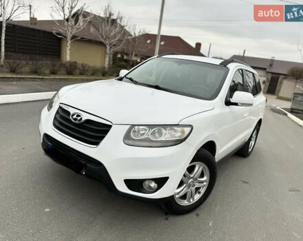 Белый Хендай Санта Фе, объемом двигателя 2.36 л и пробегом 175 тыс. км за 8800 $, фото 1 на Automoto.ua