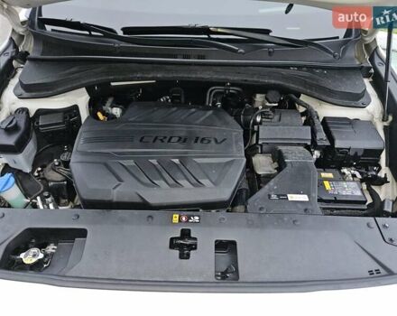 Белый Хендай Санта Фе, объемом двигателя 2.2 л и пробегом 80 тыс. км за 34700 $, фото 1 на Automoto.ua